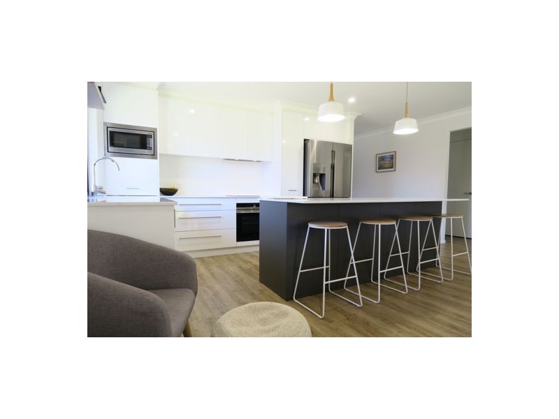 57 Lakeview Drive, Deebing Heights QLD 4306