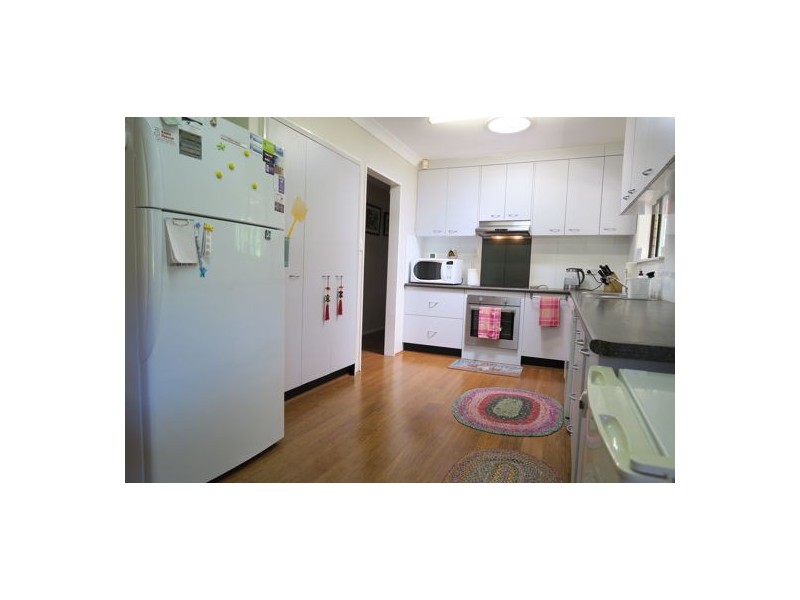 4 Knight Avenue, Silkstone QLD 4304