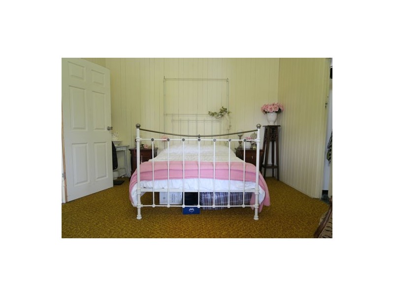 5A Thompson Street, Silkstone QLD 4304