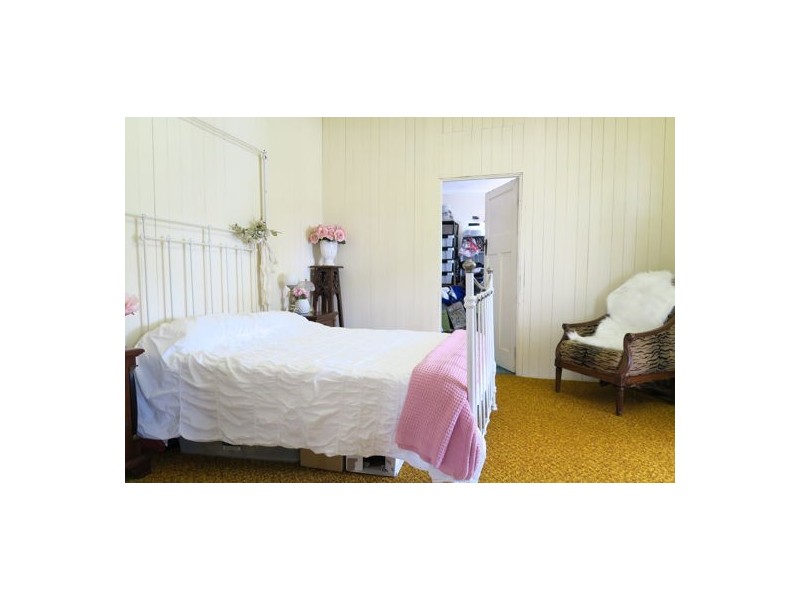 5A Thompson Street, Silkstone QLD 4304