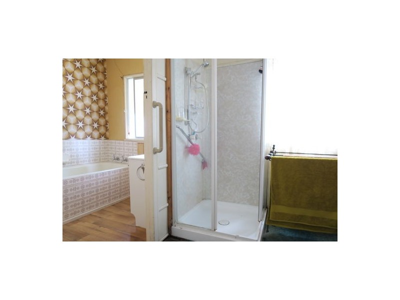 5A Thompson Street, Silkstone QLD 4304