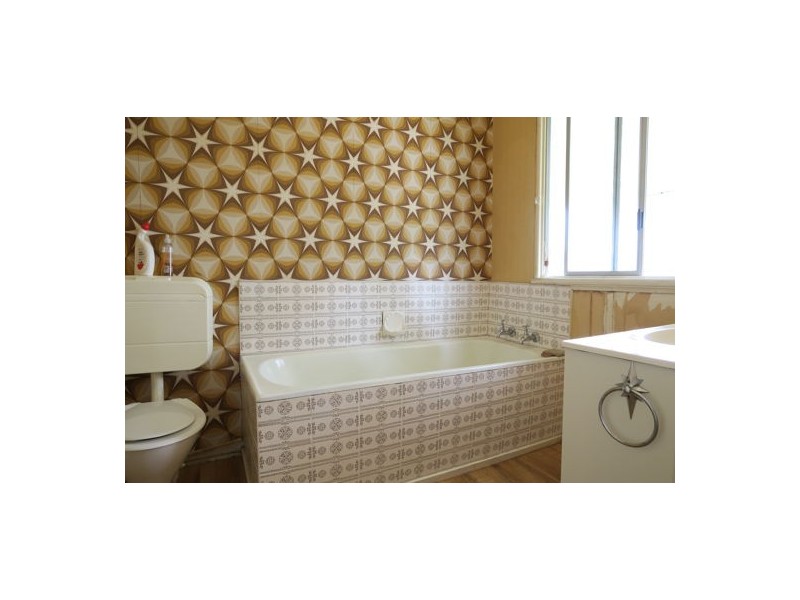 5A Thompson Street, Silkstone QLD 4304