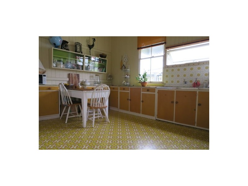 5A Thompson Street, Silkstone QLD 4304