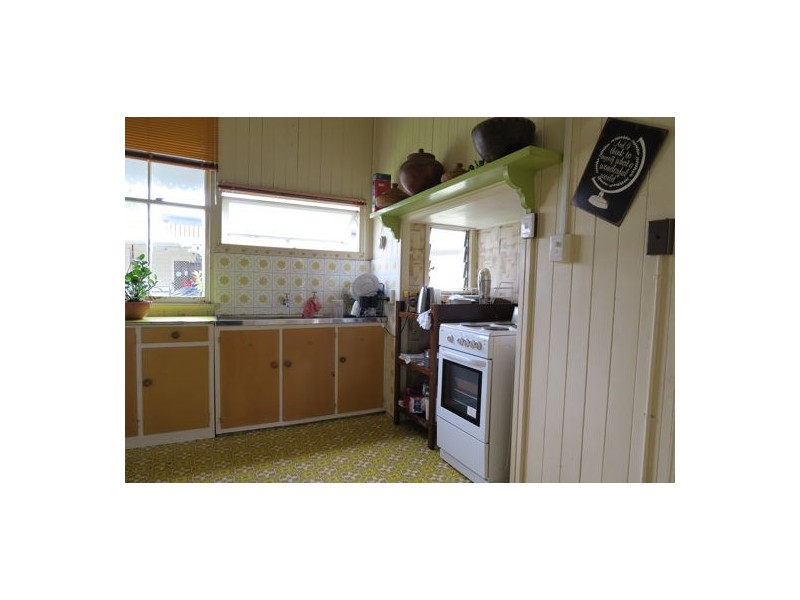 5A Thompson Street, Silkstone QLD 4304