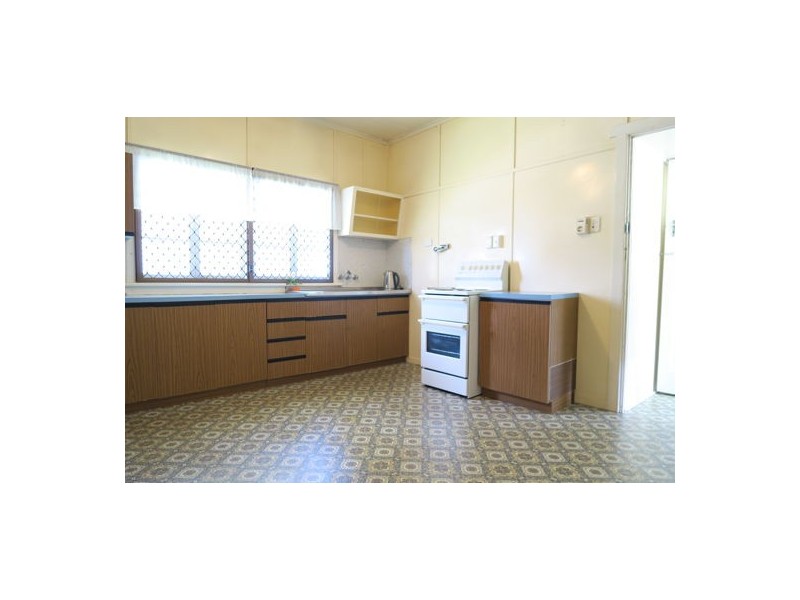 176 Blackstone Road, Silkstone QLD 4304