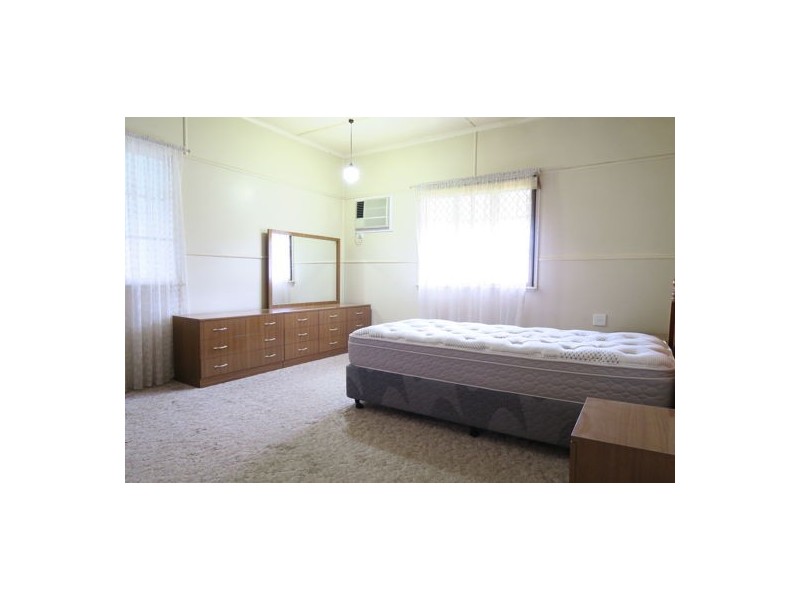176 Blackstone Road, Silkstone QLD 4304