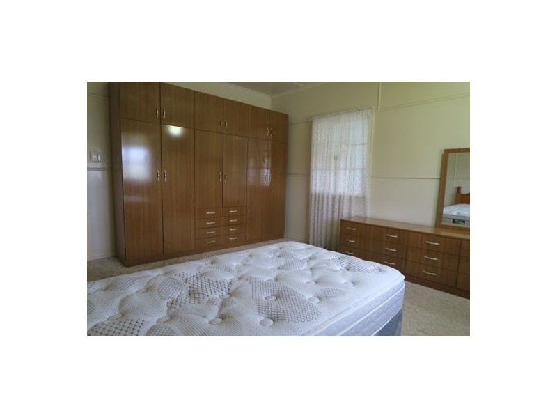 176 Blackstone Road, Silkstone QLD 4304