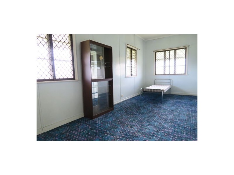 176 Blackstone Road, Silkstone QLD 4304