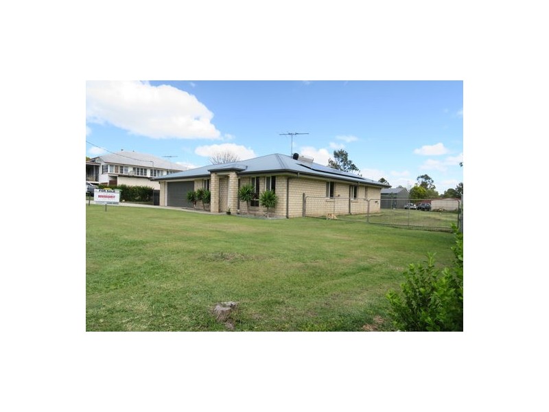 11 Hall Street, Peak Crossing QLD 4306