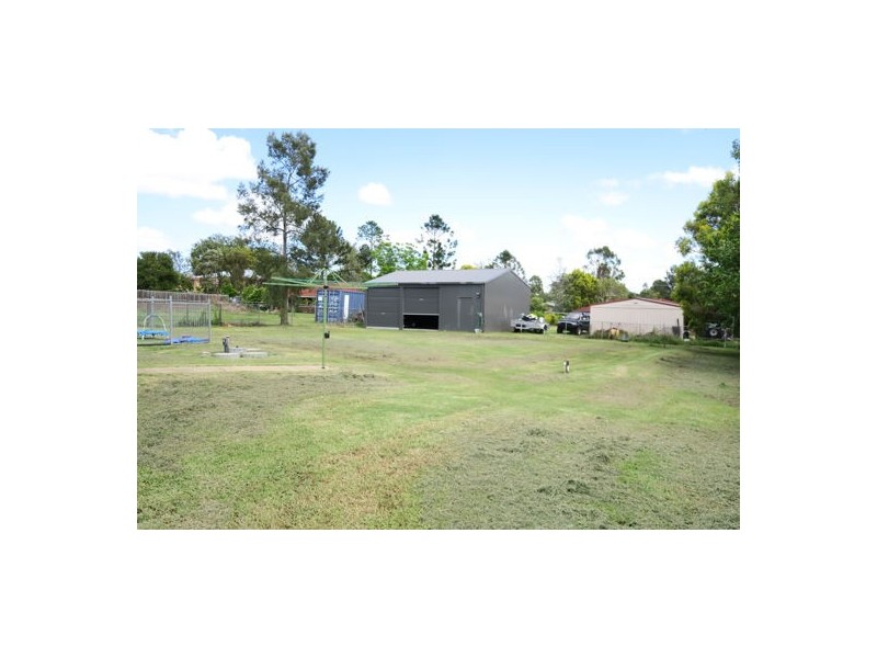 11 Hall Street, Peak Crossing QLD 4306