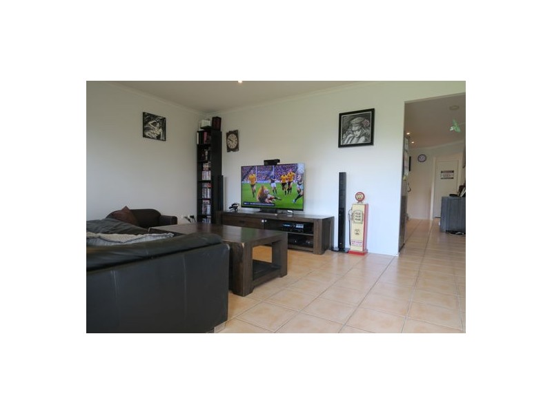 11 Hall Street, Peak Crossing QLD 4306