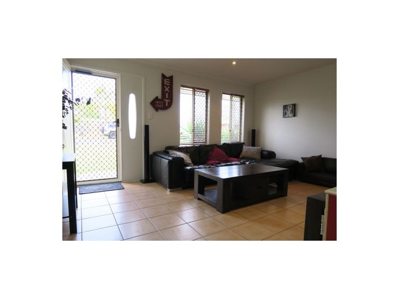 11 Hall Street, Peak Crossing QLD 4306