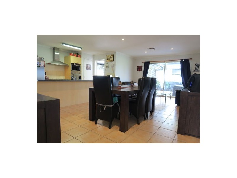 11 Hall Street, Peak Crossing QLD 4306