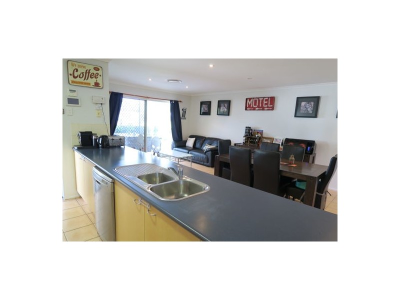 11 Hall Street, Peak Crossing QLD 4306