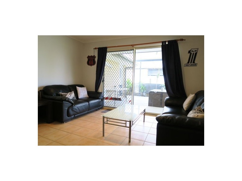 11 Hall Street, Peak Crossing QLD 4306