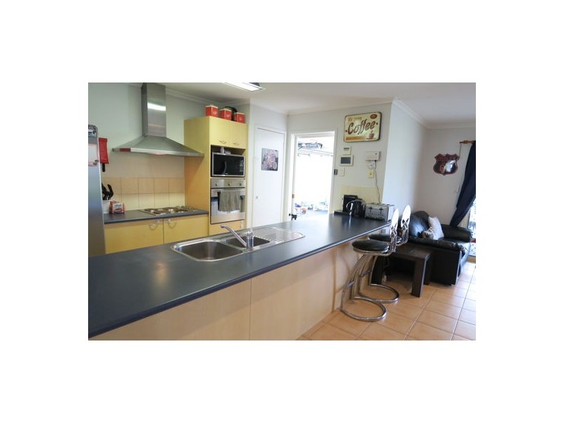 11 Hall Street, Peak Crossing QLD 4306