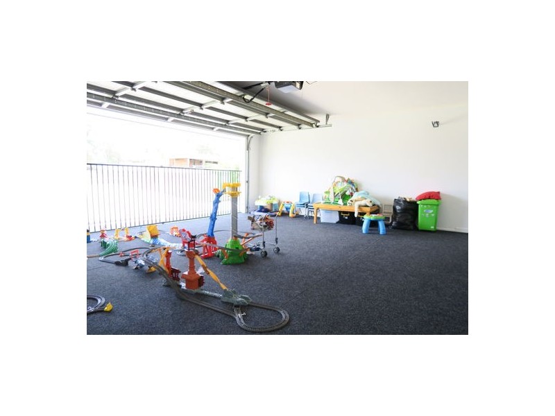 11 Hall Street, Peak Crossing QLD 4306