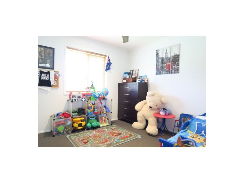 11 Hall Street, Peak Crossing QLD 4306