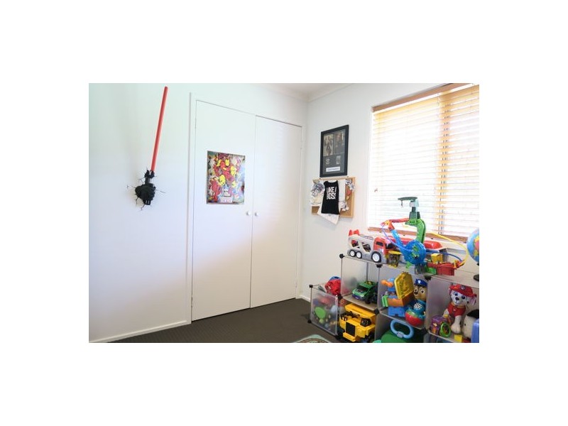 11 Hall Street, Peak Crossing QLD 4306