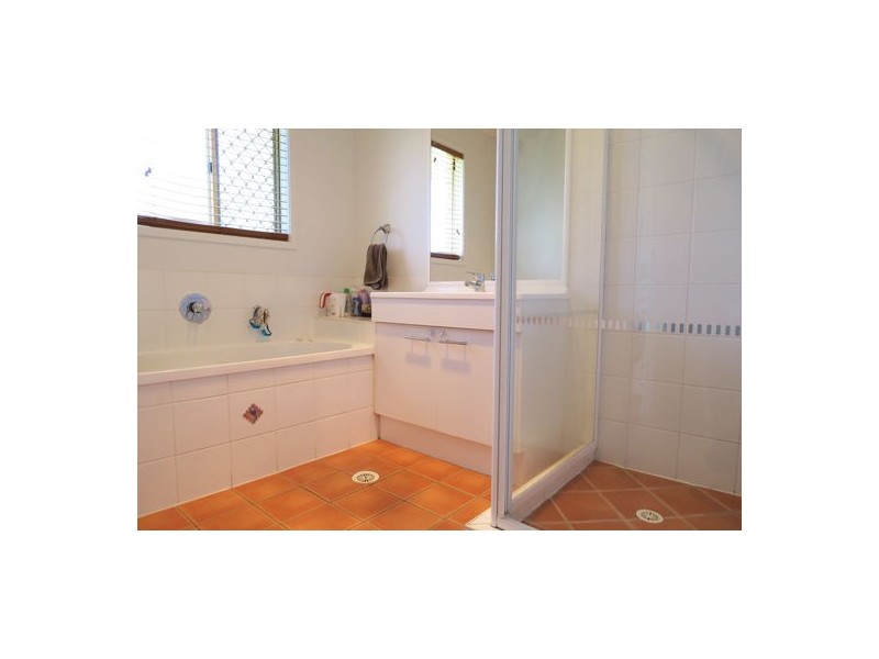 11 Hall Street, Peak Crossing QLD 4306