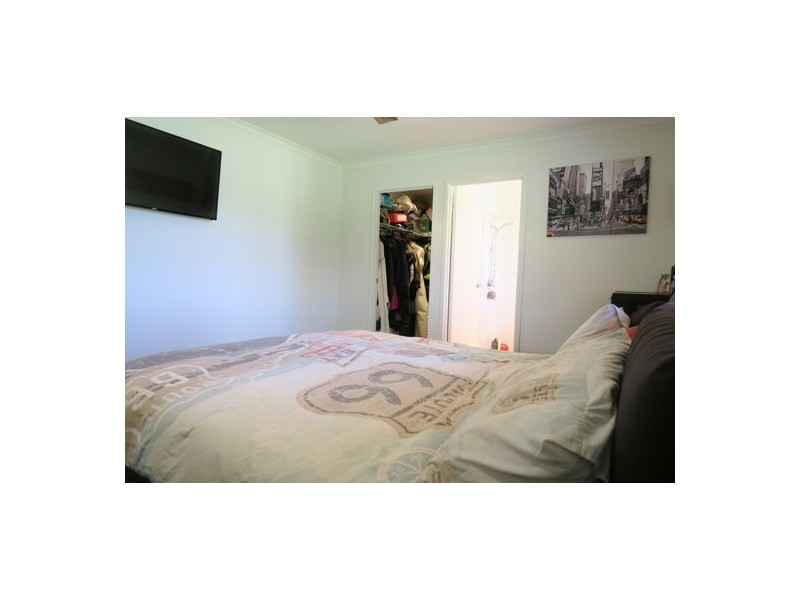 11 Hall Street, Peak Crossing QLD 4306