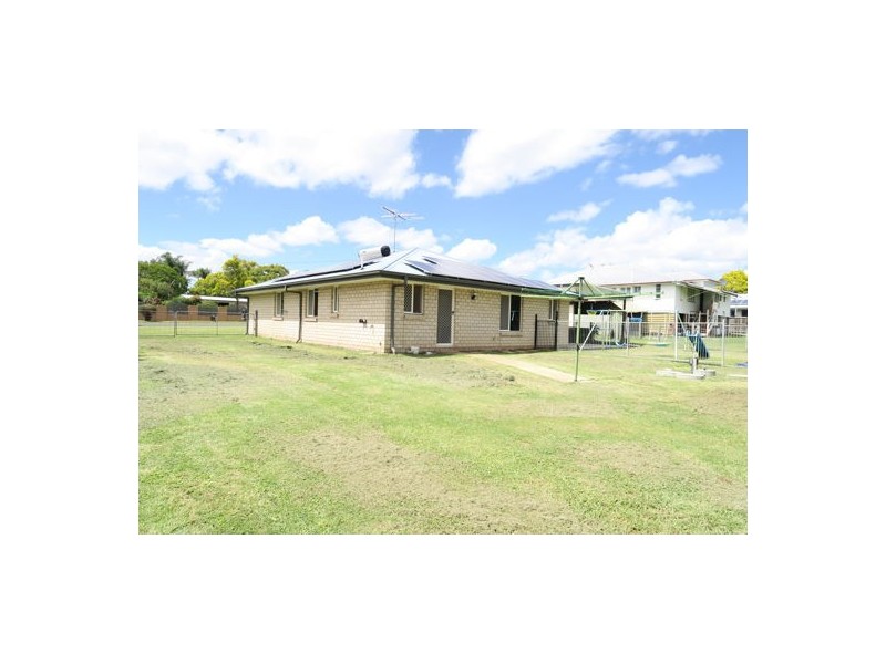 11 Hall Street, Peak Crossing QLD 4306
