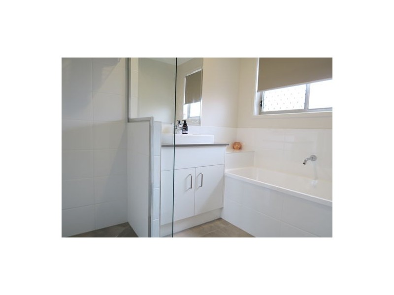 33 Beaufortia Street, Deebing Heights QLD 4306