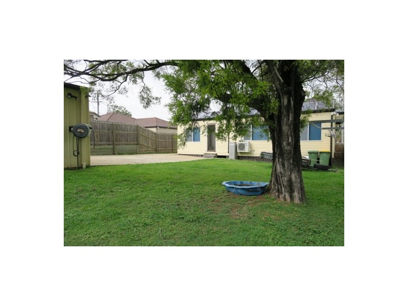 68A Cemetery Road, Eastern Heights QLD 4305