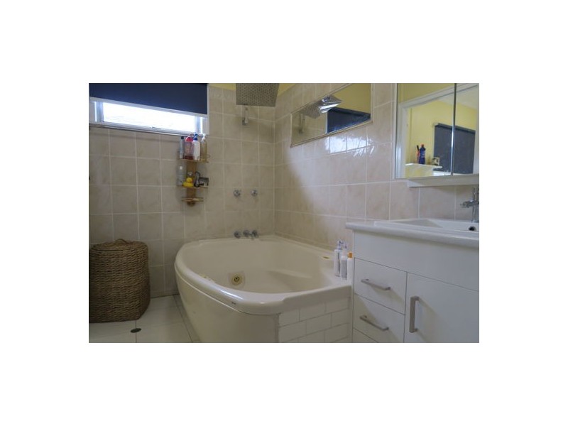 68A Cemetery Road, Eastern Heights QLD 4305
