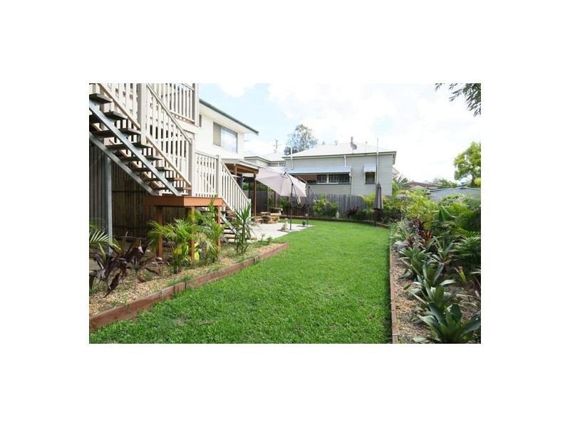 4 Queen Street, Blackstone QLD 4304
