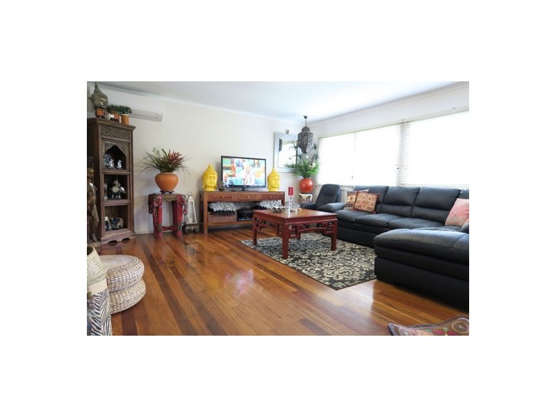 4 Queen Street, Blackstone QLD 4304