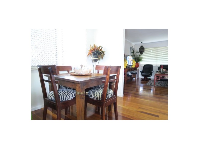 4 Queen Street, Blackstone QLD 4304