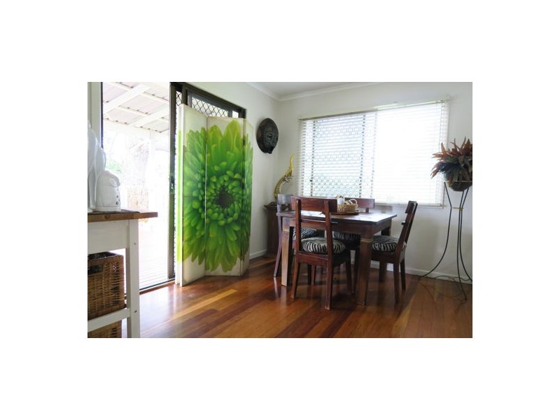 4 Queen Street, Blackstone QLD 4304