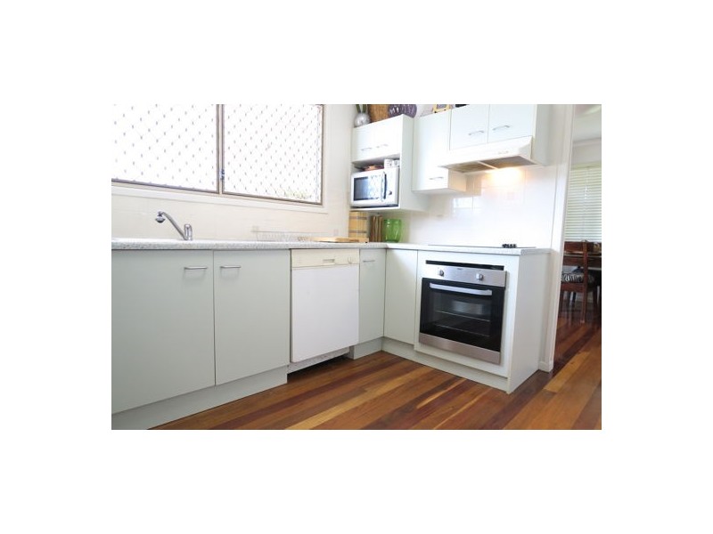 4 Queen Street, Blackstone QLD 4304