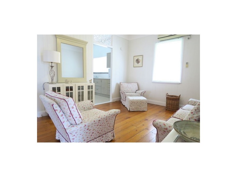 10 Freeman Street, North Ipswich QLD 4305