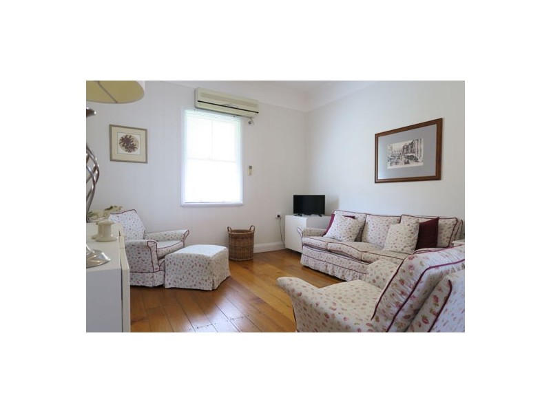 10 Freeman Street, North Ipswich QLD 4305