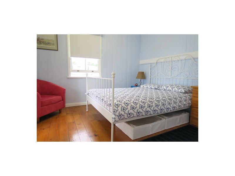 10 Freeman Street, North Ipswich QLD 4305