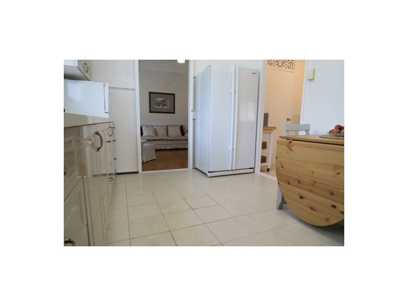 10 Freeman Street, North Ipswich QLD 4305