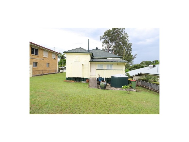 10 Freeman Street, North Ipswich QLD 4305
