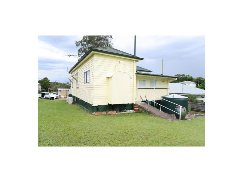 10 Freeman Street, North Ipswich QLD 4305