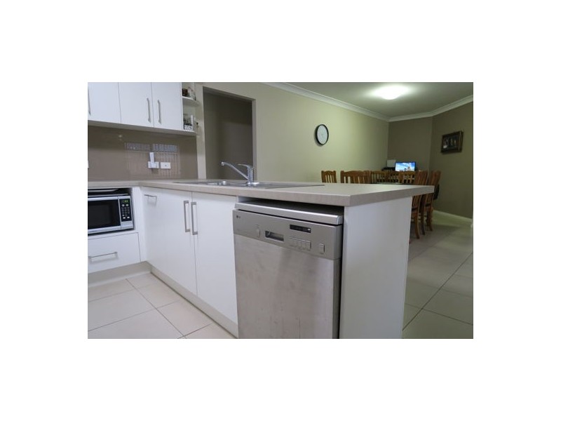 10 Nicole Place, Yamanto QLD 4305