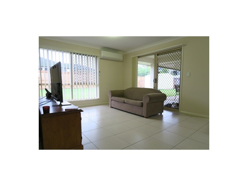 10 Nicole Place, Yamanto QLD 4305