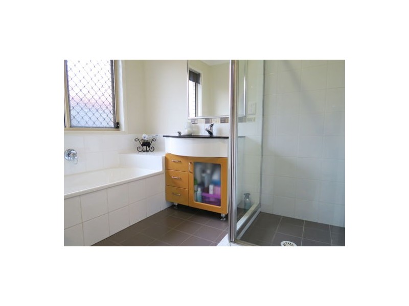 10 Nicole Place, Yamanto QLD 4305