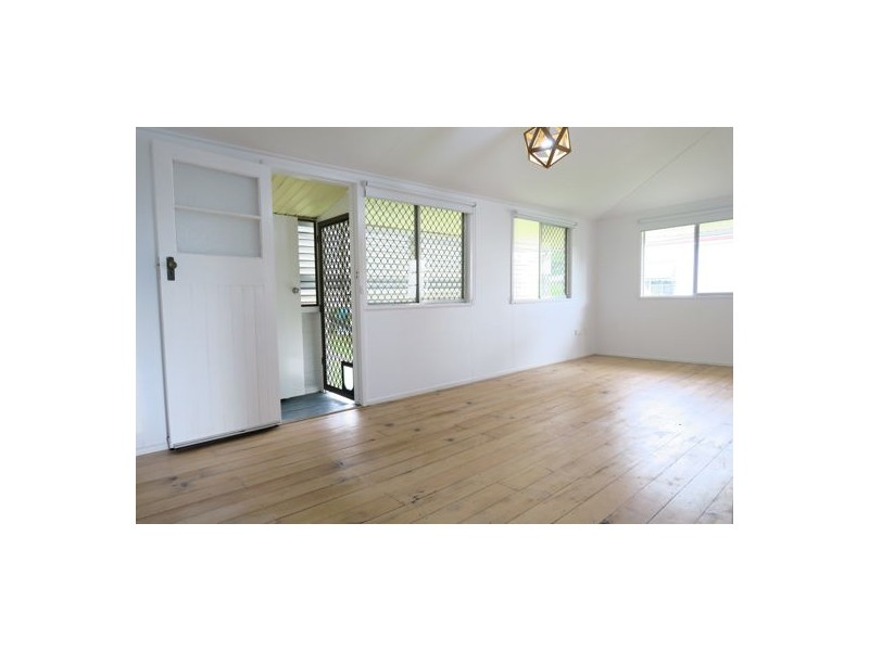 11 Cramb Street, Eastern Heights QLD 4305