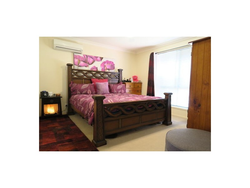 10 Chesterfield Place, Flinders View QLD 4305