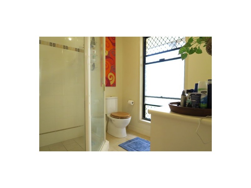 10 Chesterfield Place, Flinders View QLD 4305