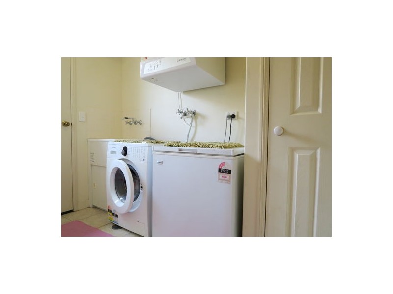 10 Chesterfield Place, Flinders View QLD 4305