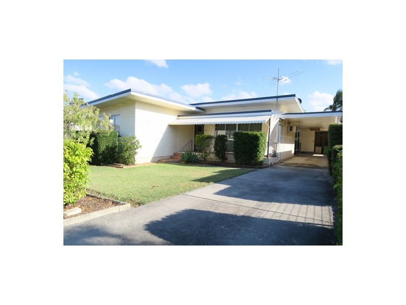 11 Gomer Street, Booval QLD 4304