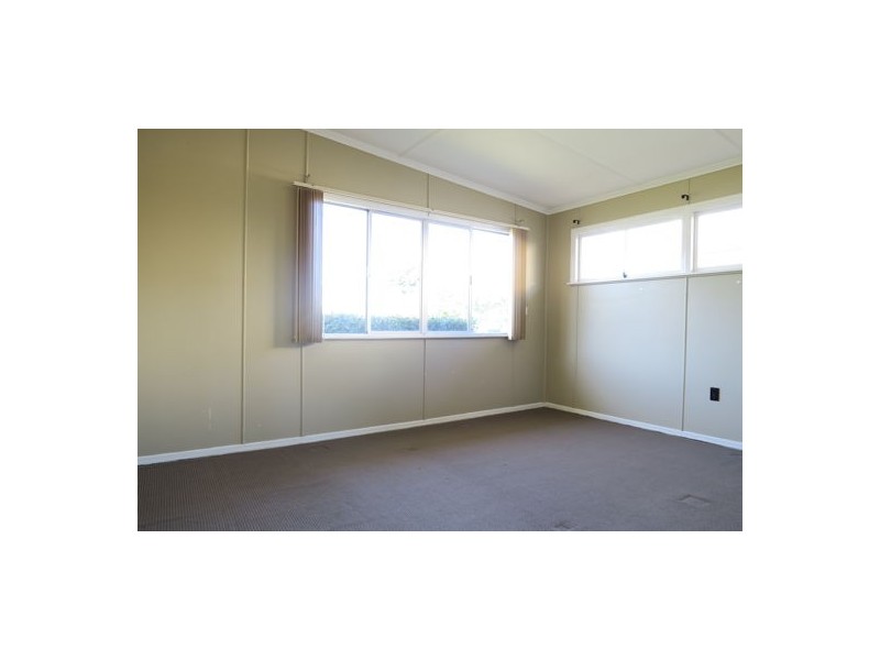 11 Gomer Street, Booval QLD 4304