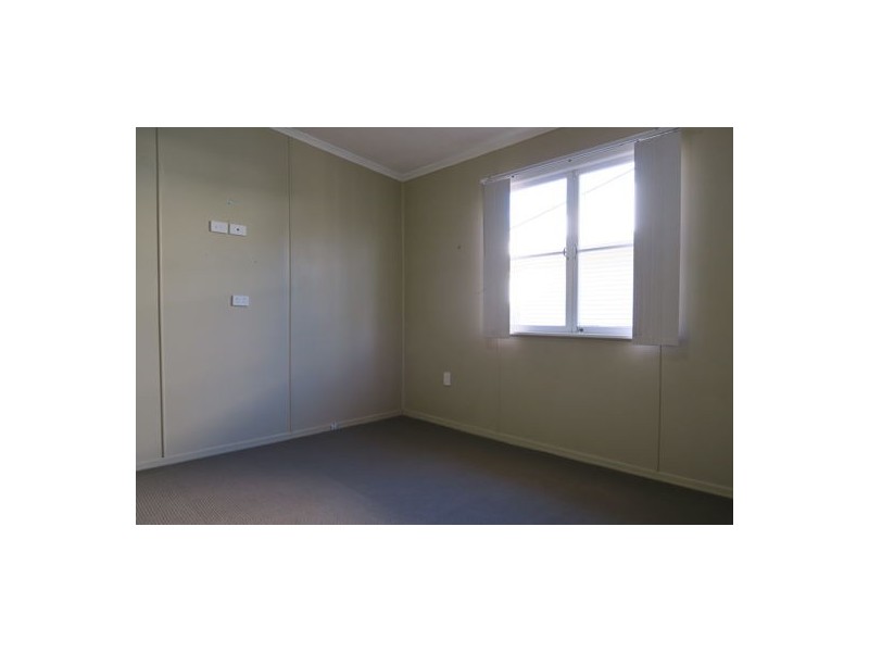 11 Gomer Street, Booval QLD 4304